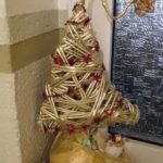 Weihnachtsbäume aus Papierröllchen
